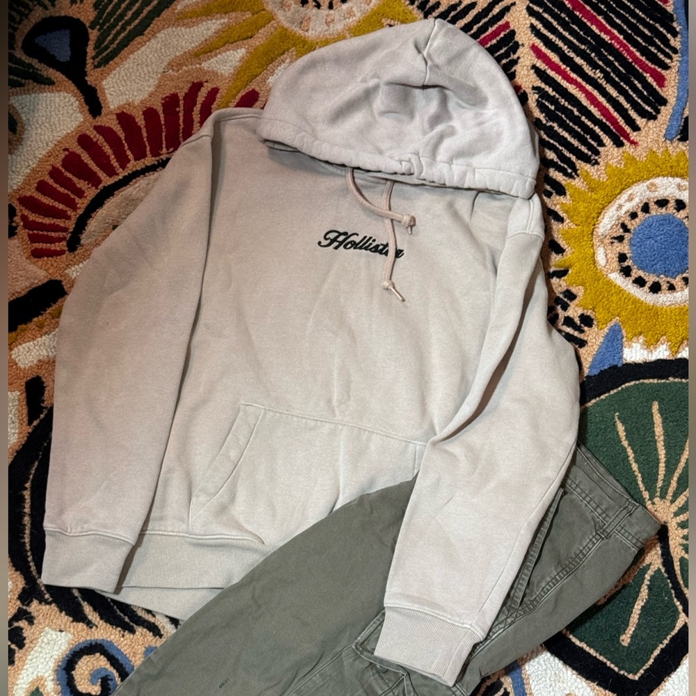 cream Hollister Co. hoodie
